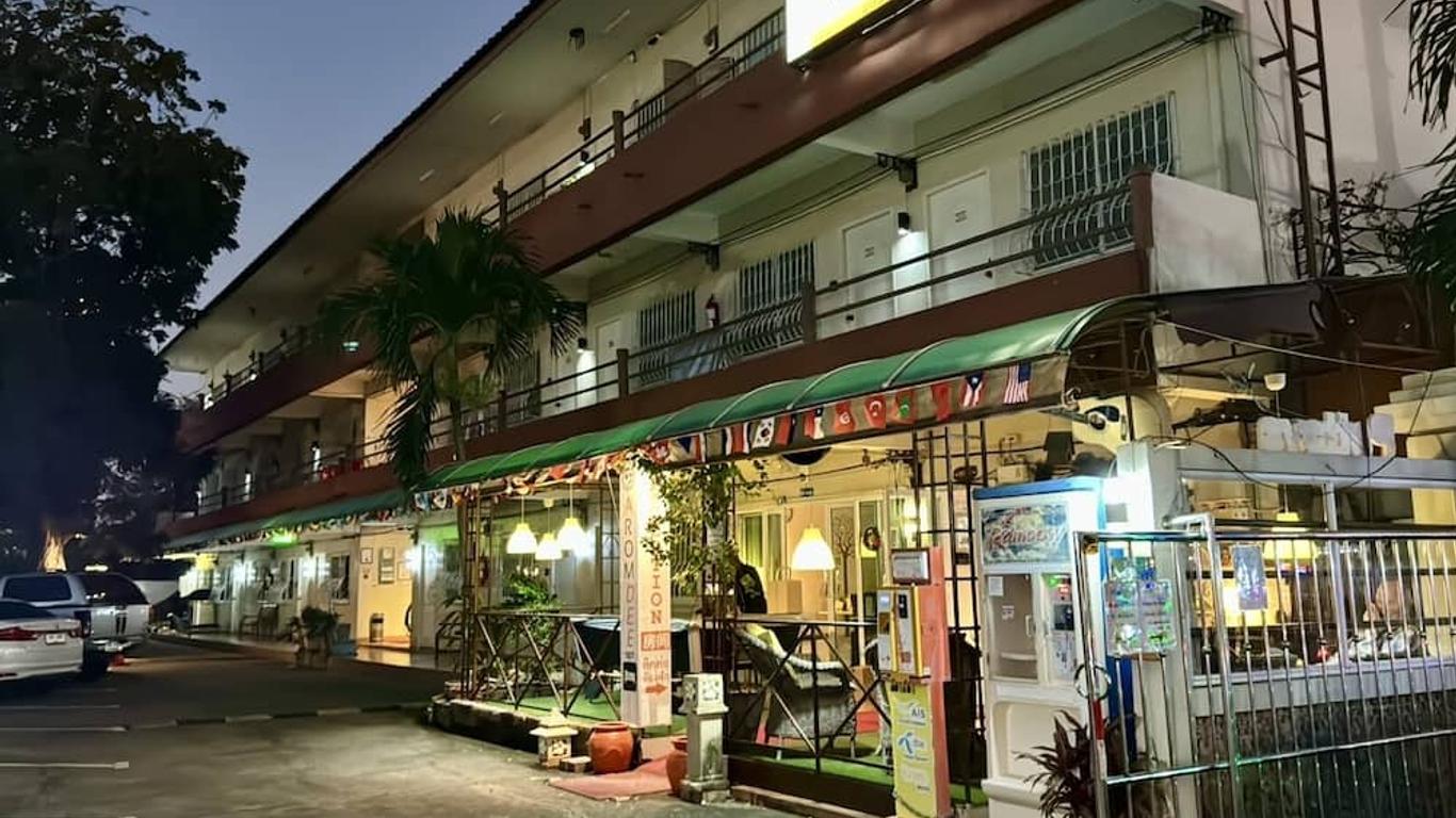 Aromdee Apartment