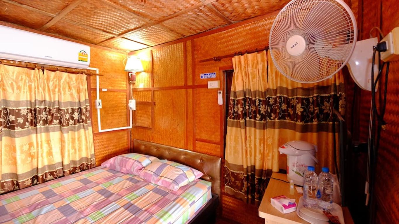 Baanpakrimklong Sukhamon Homestay & Resort
