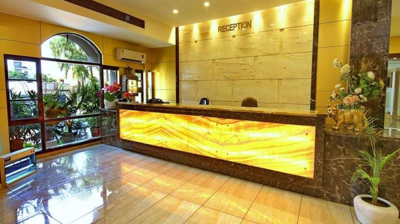 Hotel Maharaja Palace