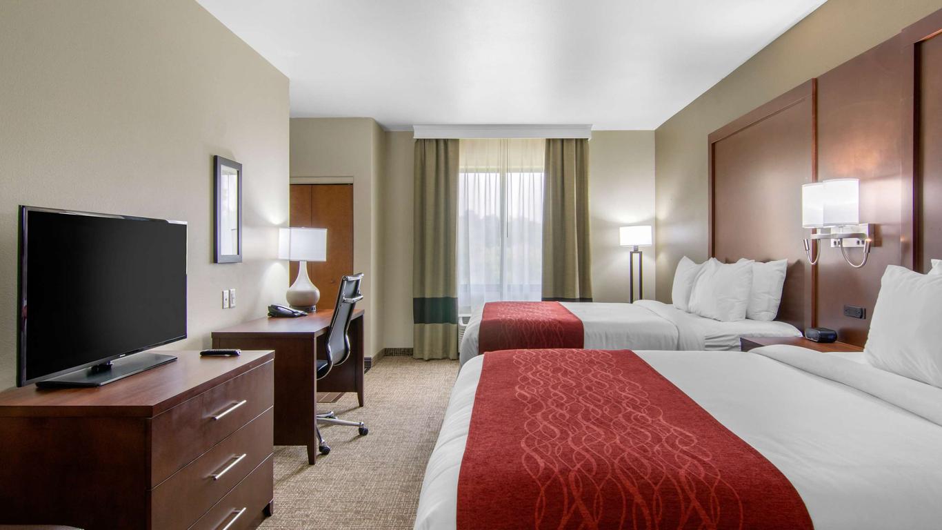 Comfort Inn and Suites Shawnee - Kansas City
