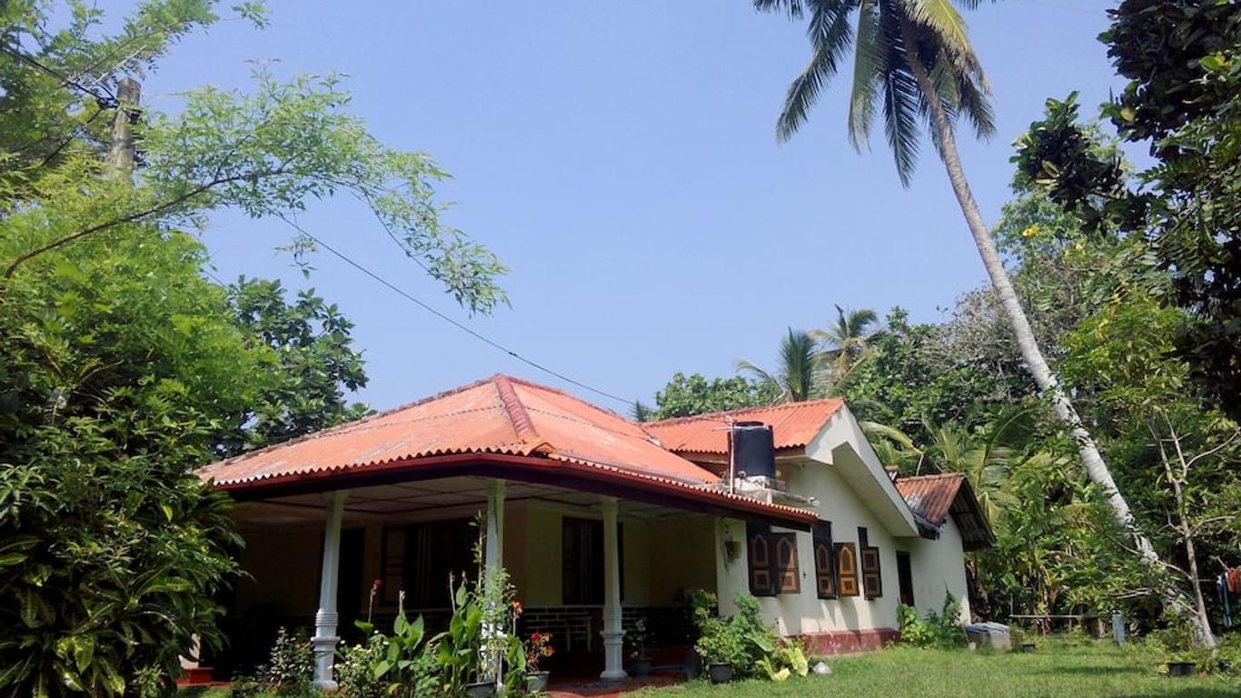 Dreams Garden Surf Lodge