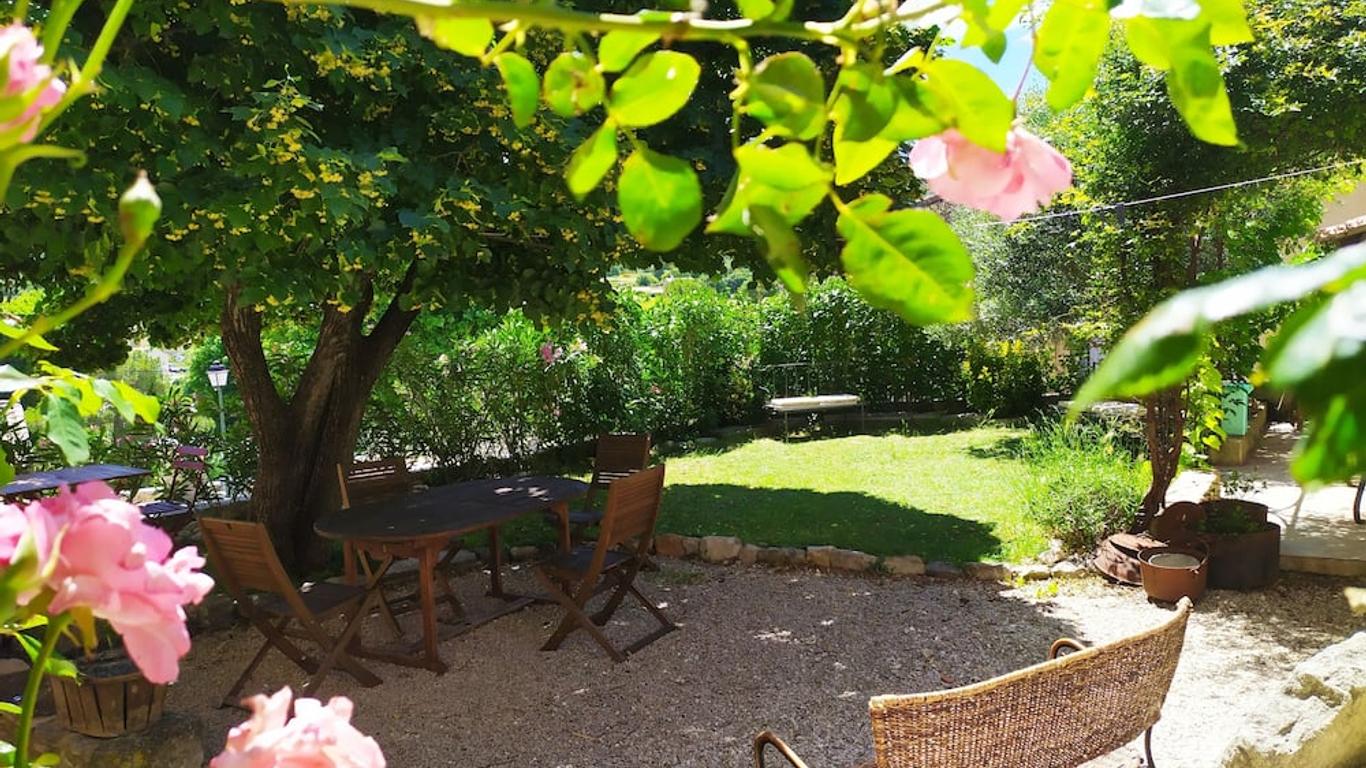 Chambre d'hôtes face au lavoir