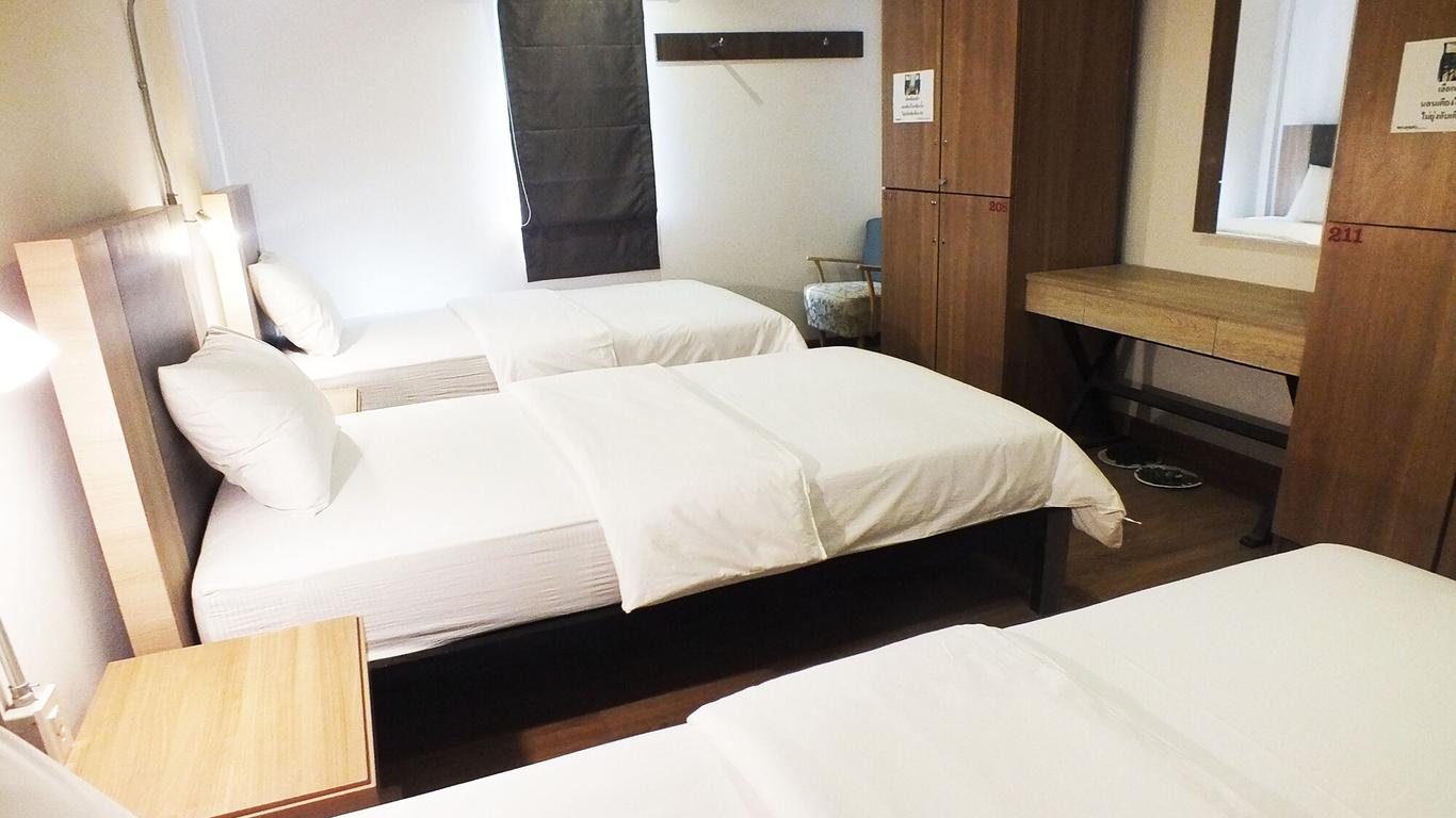 09 Hostel