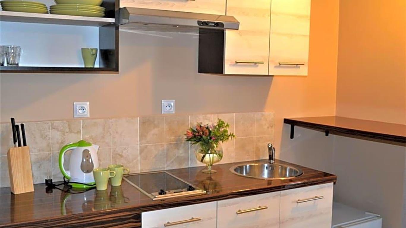 Sztutowo Lazurowy Dwór - Apartamenty oraz Pokoje z Basenem i Parkingiem