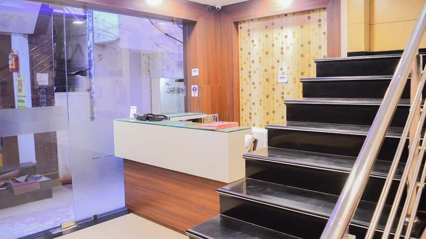 Hotel Royal Palace - 150 Meters from Mahakal Temple