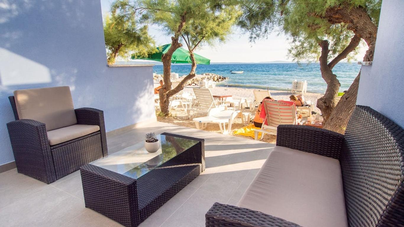 Beachfront Villa Mediteran