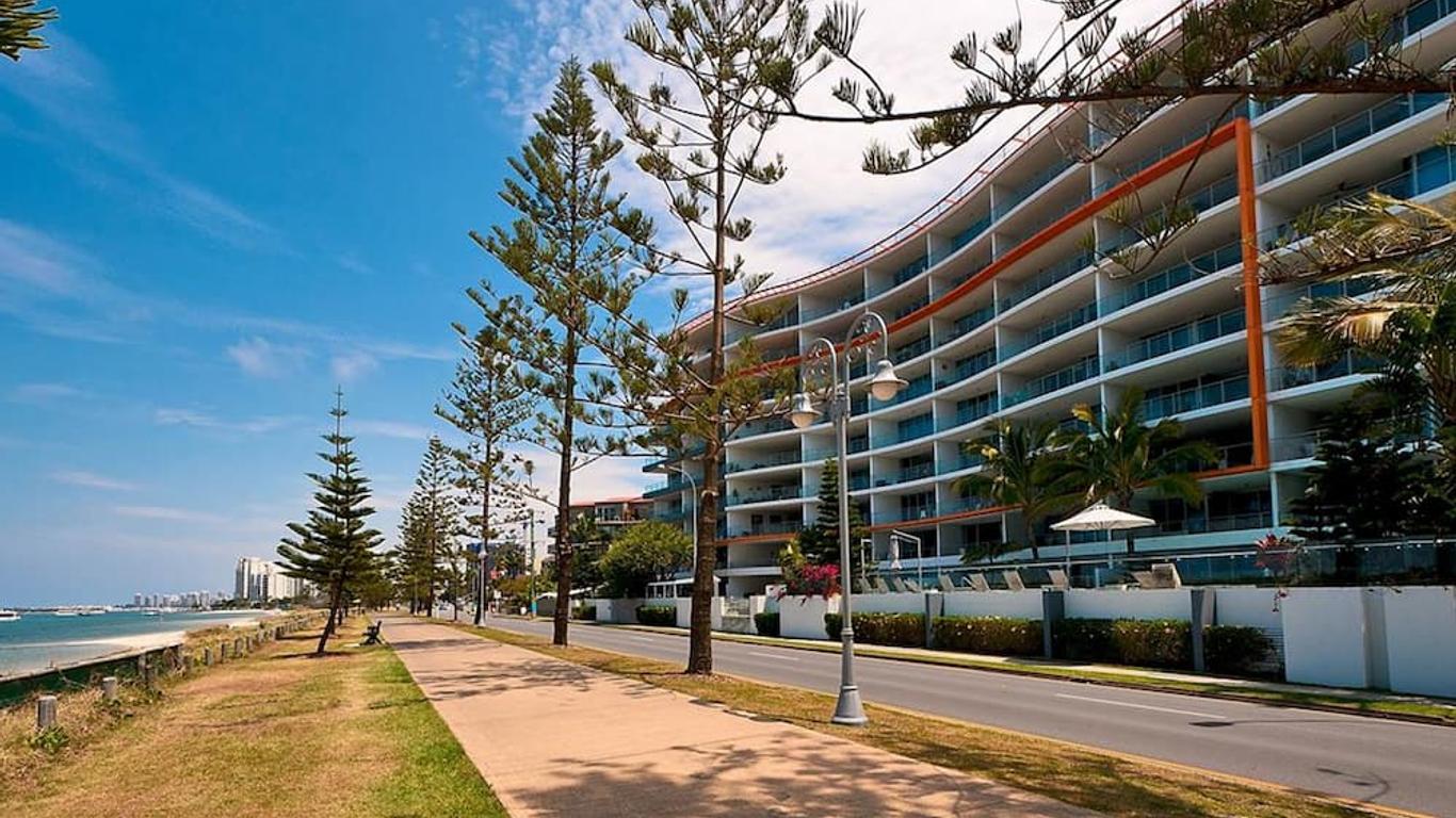 Silvershore Apartments on the Broadwater
