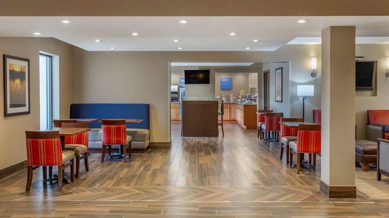 Comfort Inn and Suites Rochelle - DeKalb