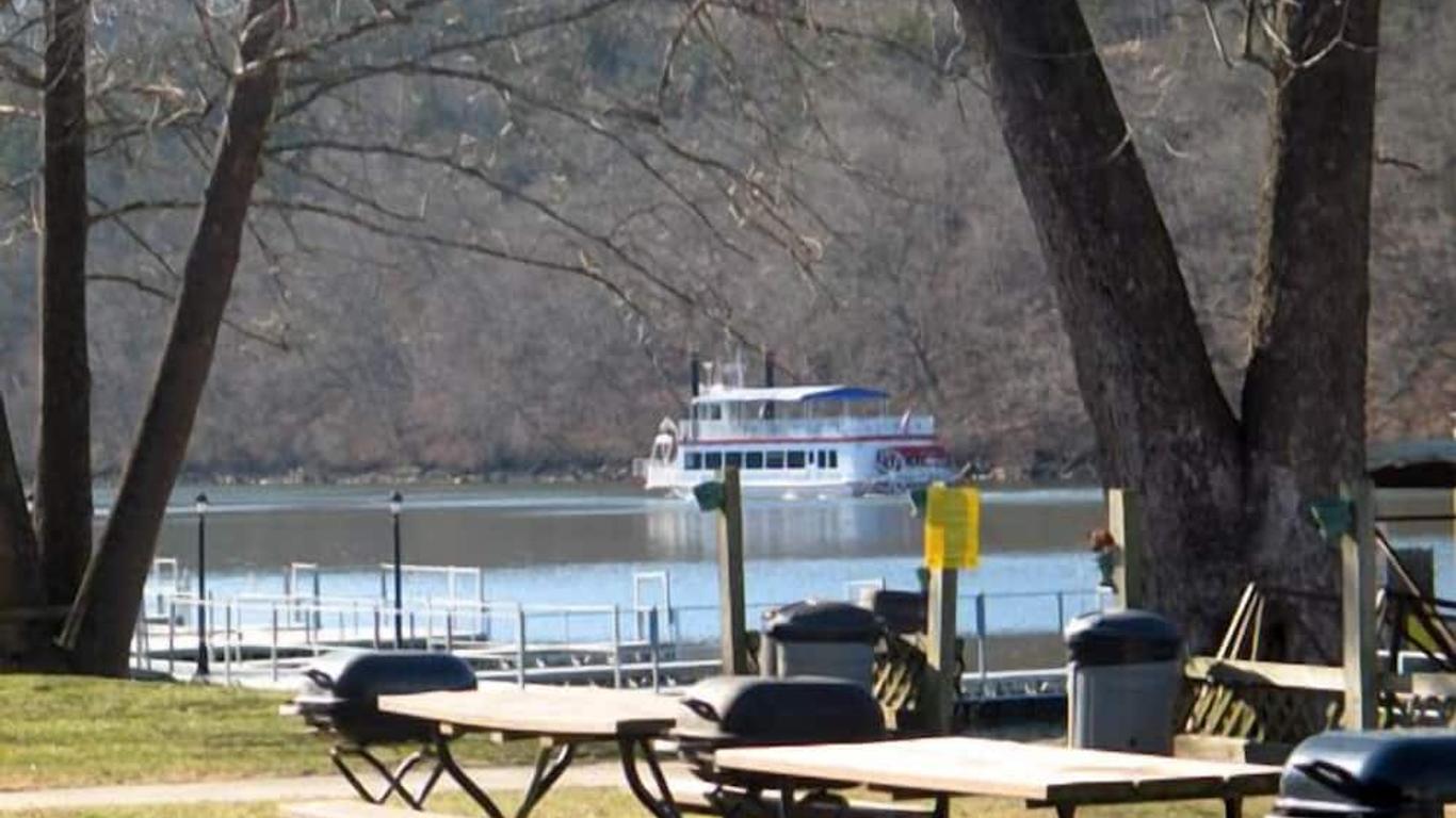 Taneycomo Lakefront Resort