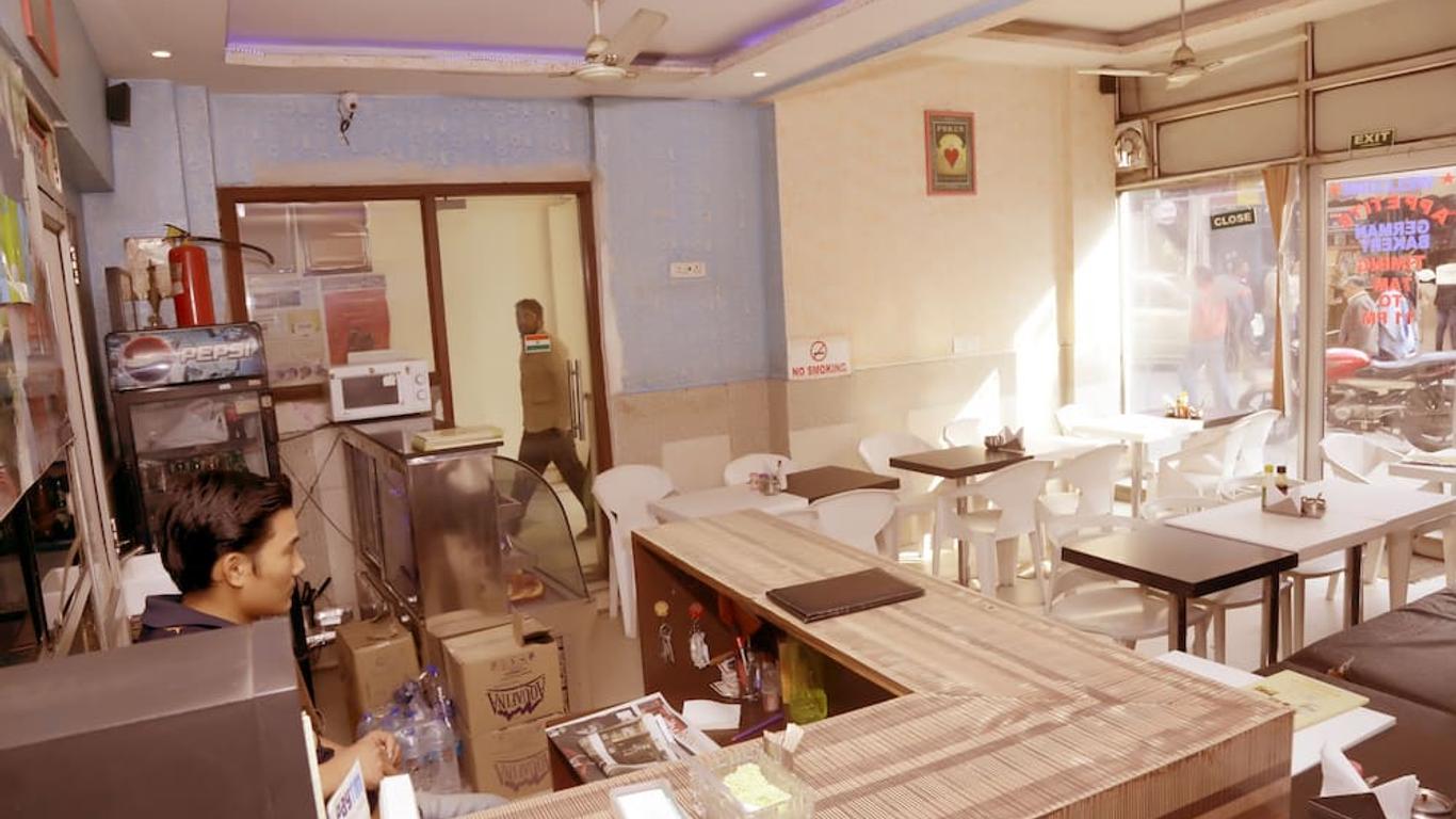 Hotel Pink City