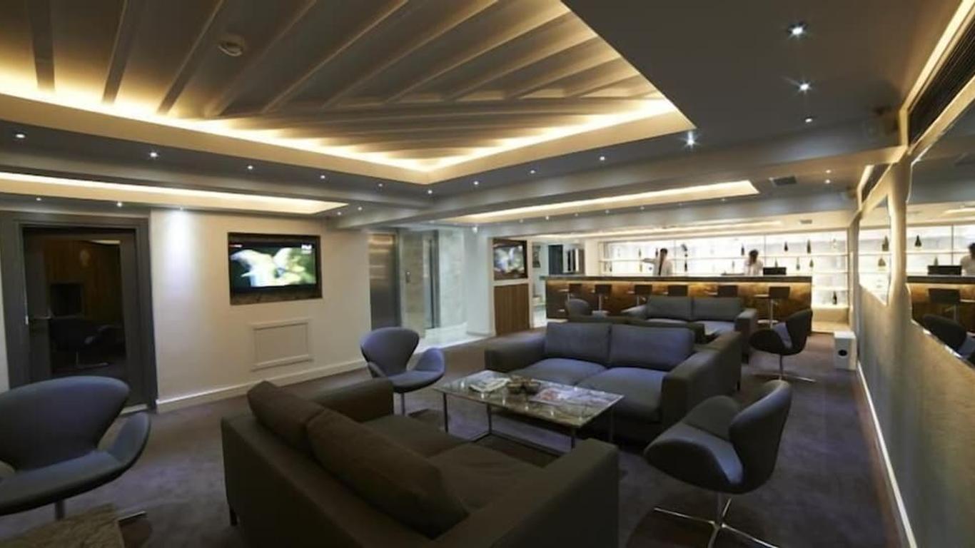 En Otel Karaca