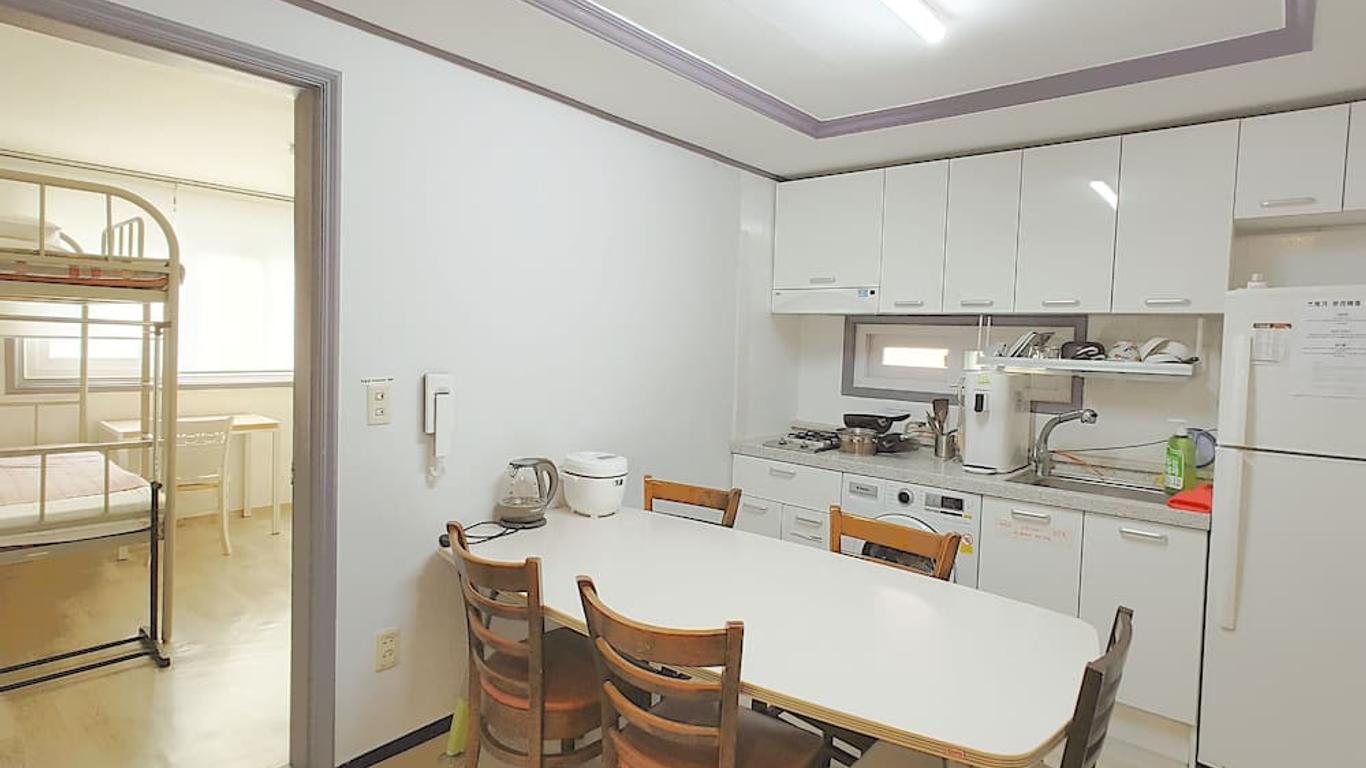 Seoul Holiday Guesthouse - Hostel
