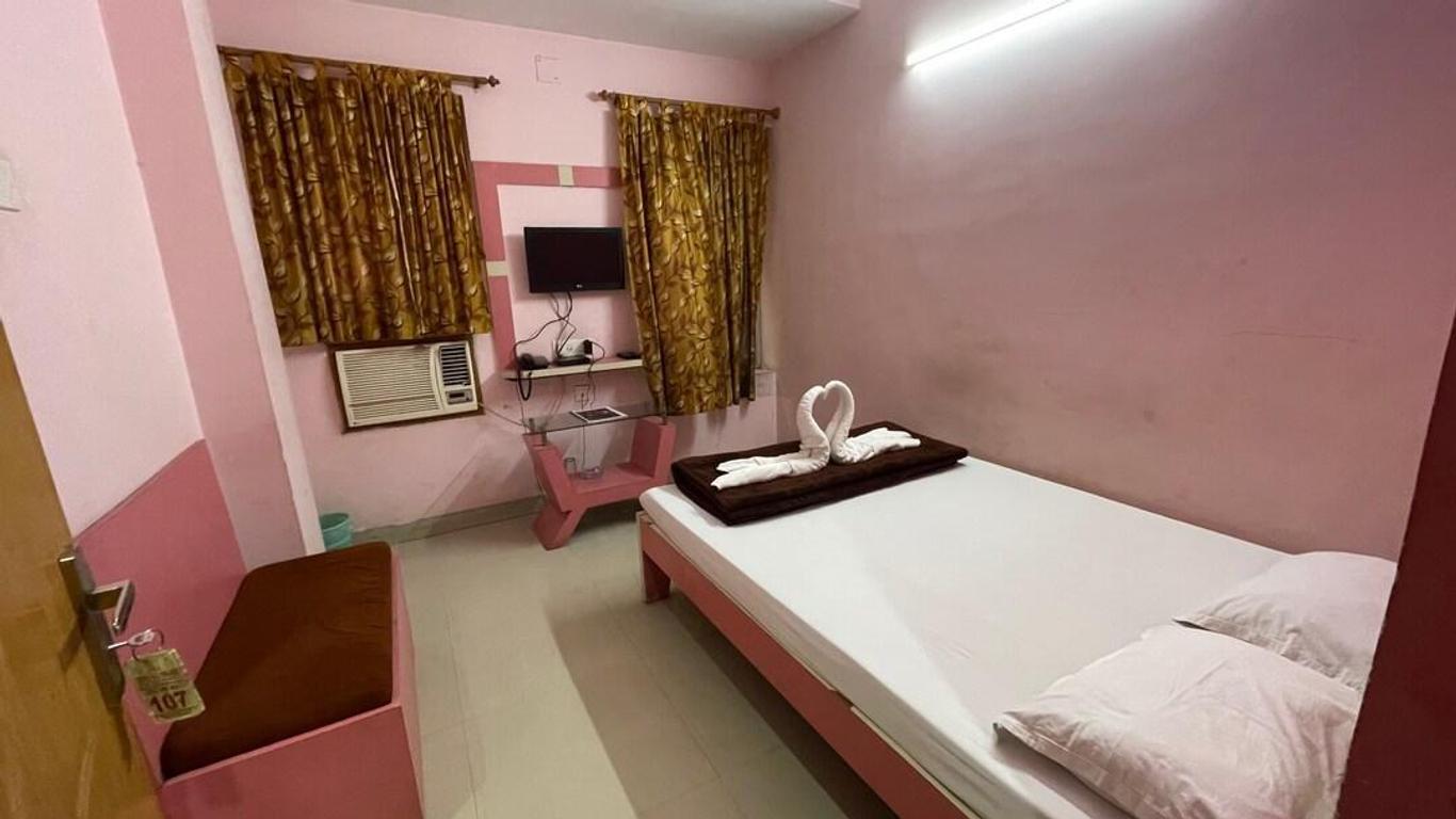 Hotel R L Palace