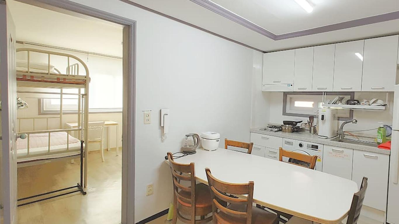 Seoul Holiday Guesthouse - Hostel