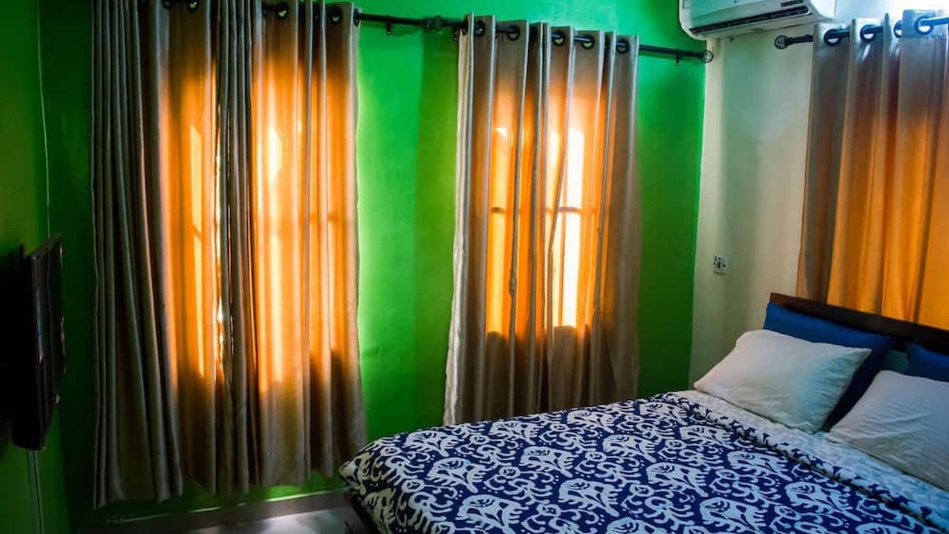 Summer Vista Ensuit Hotel