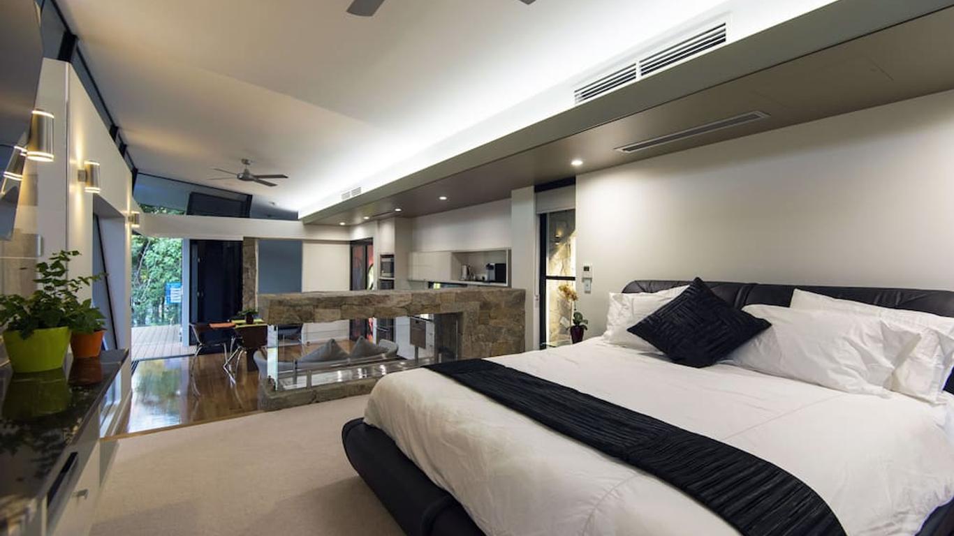 The Feathered Nest - Luxury Wildlife Retreat