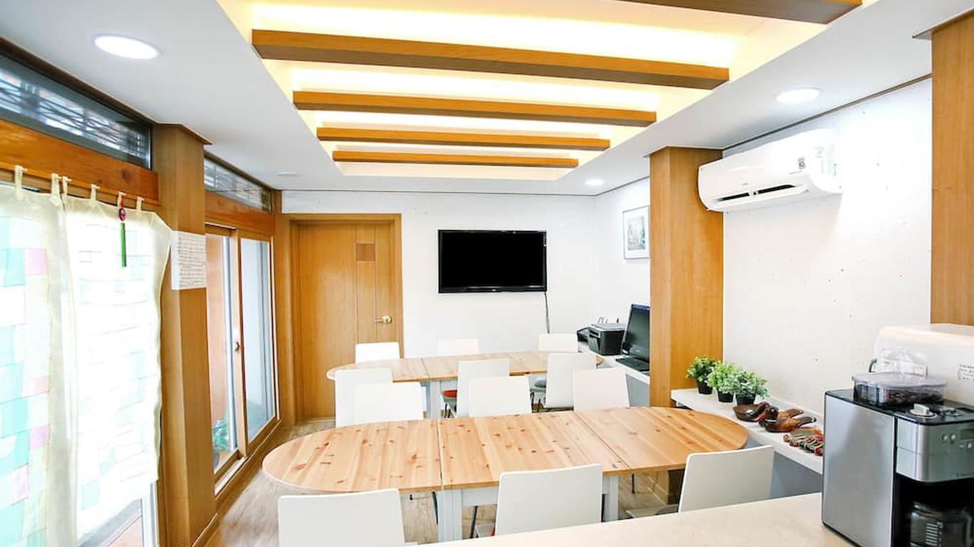 Go Woon Dang Hanok Guest House