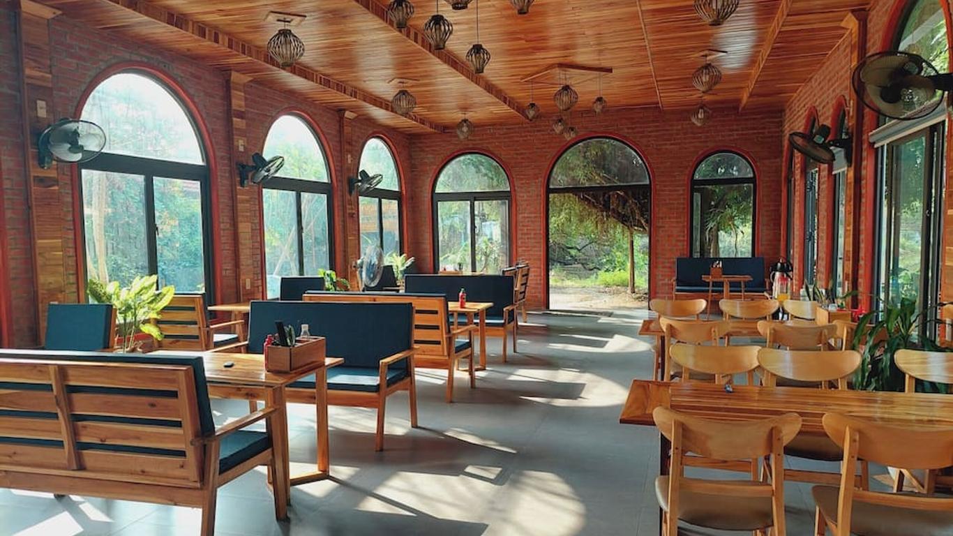 Ninh Binh Mountain Side Homestay & Cafe