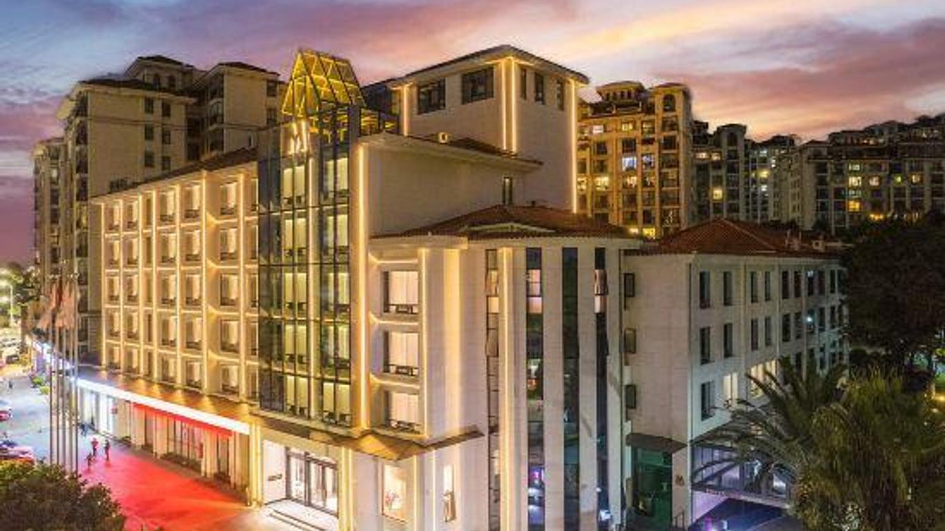 Peninsula Hotel