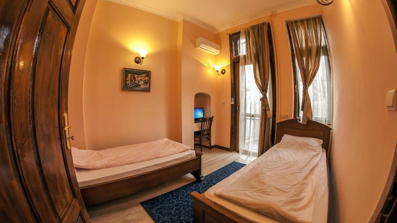 L'Opera Guest House