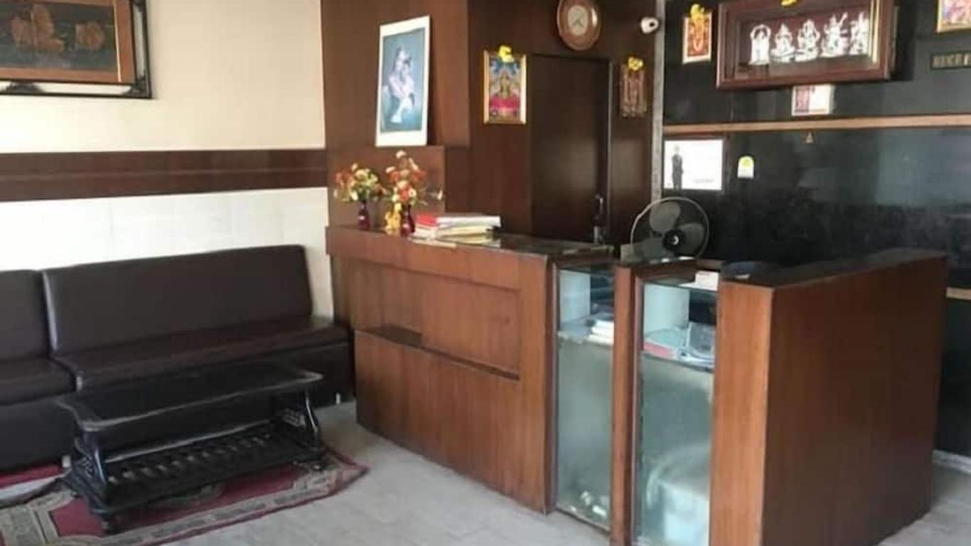 Iroomz Amrutha Residency