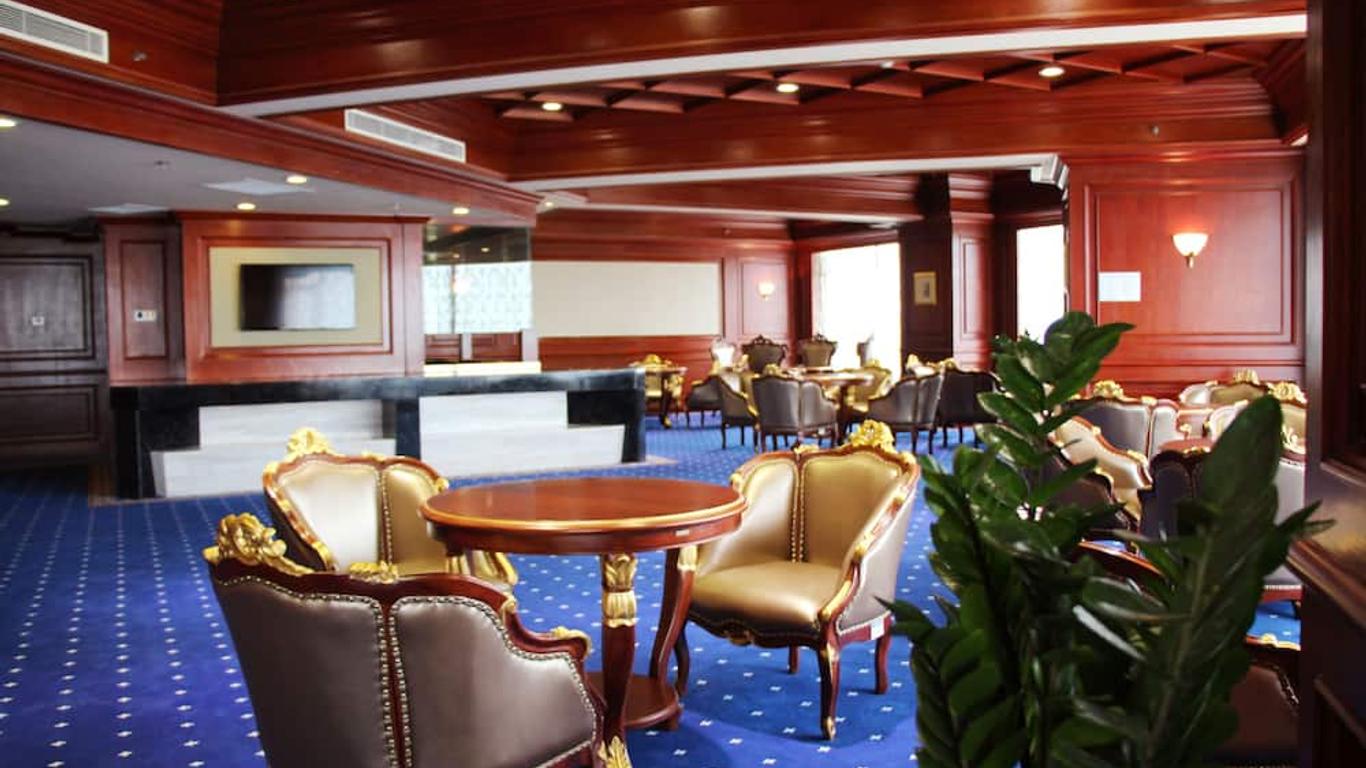 Enrichee Gloria Plaza Hotel