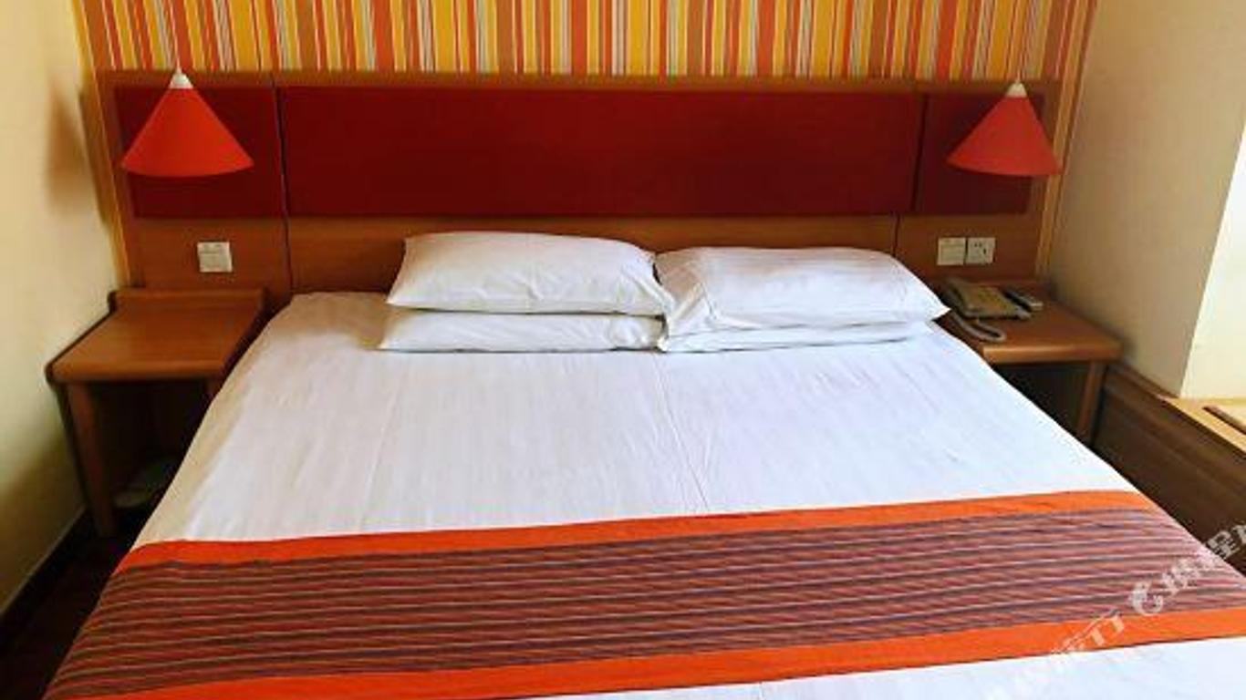 Home Inn (Shenyang Qingnian Street Renao Road)