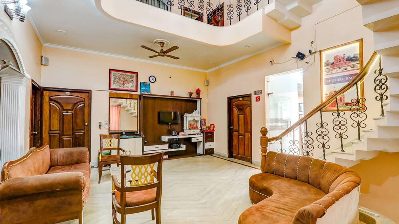 Fabhotel Raka Inn