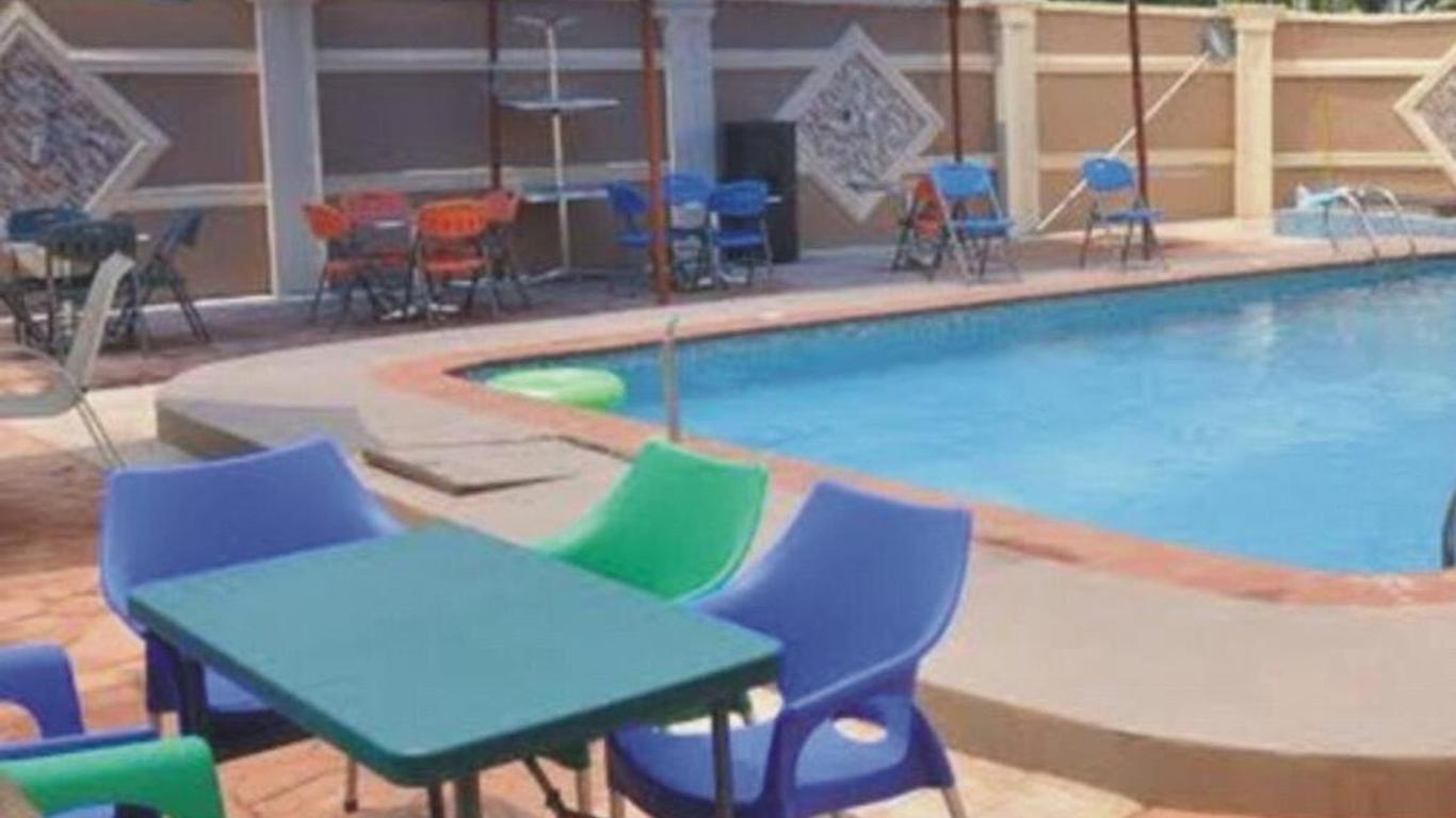 Sheriffyt Royale Hotel and Suites