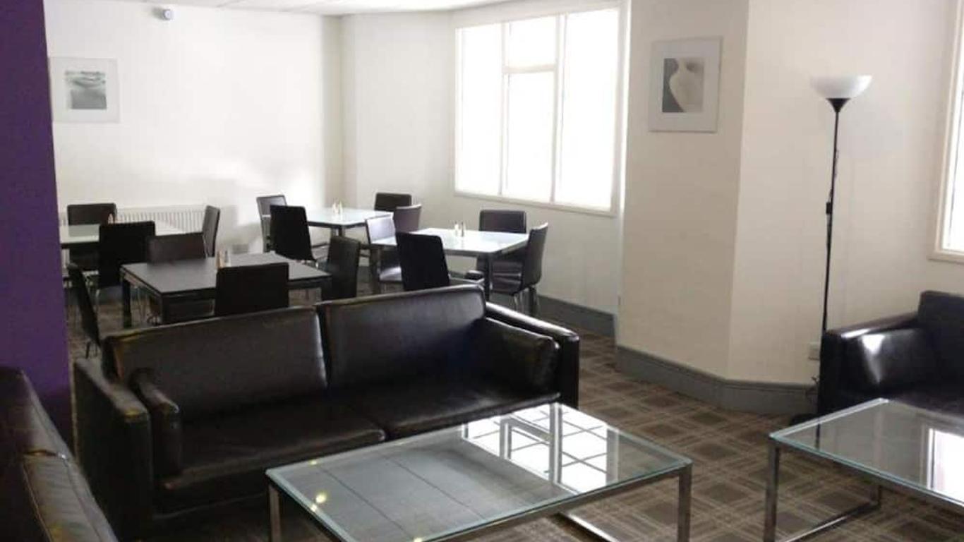 OYO Wave Crest Hotel