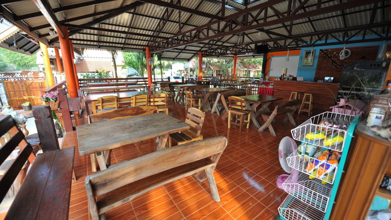 Baan Ton Nam Resort