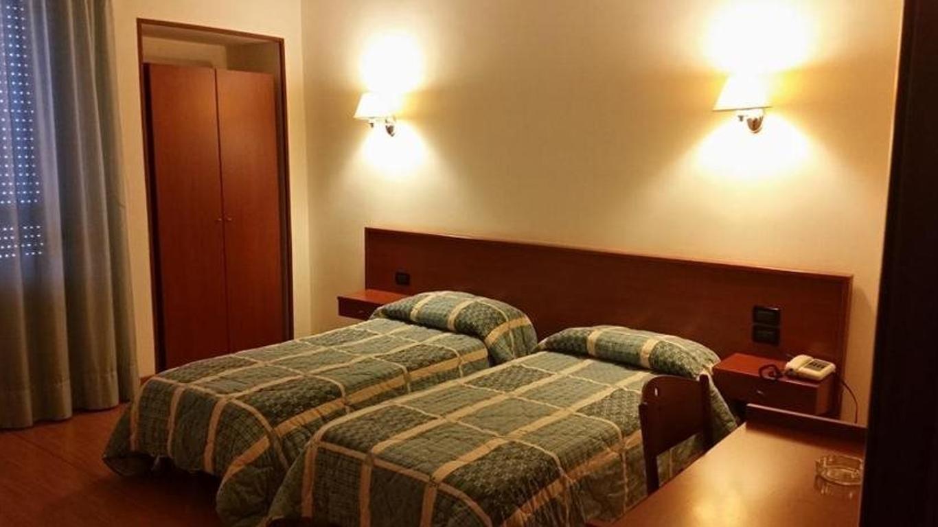 Hotel Holiday