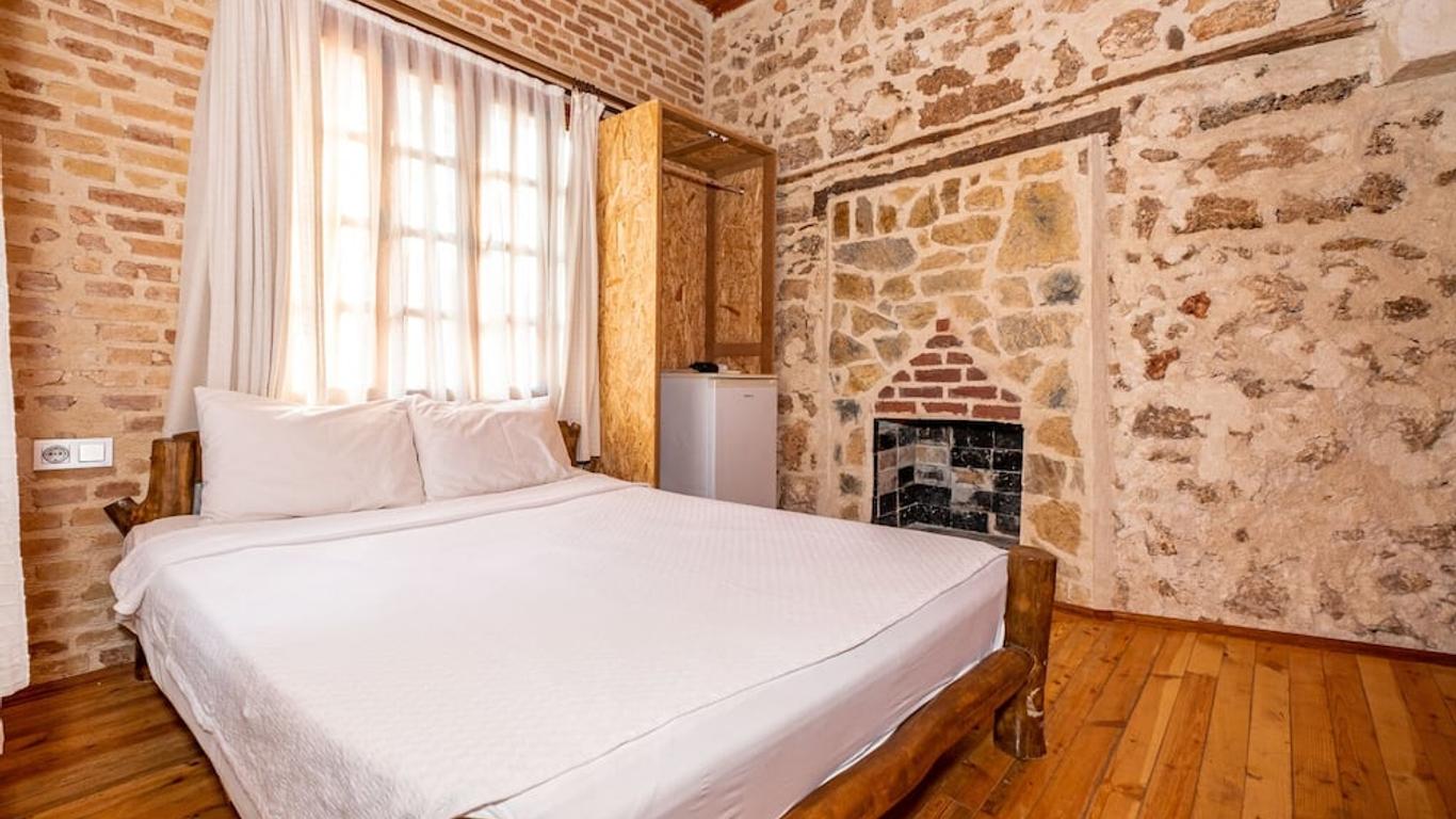 Otel Wood House