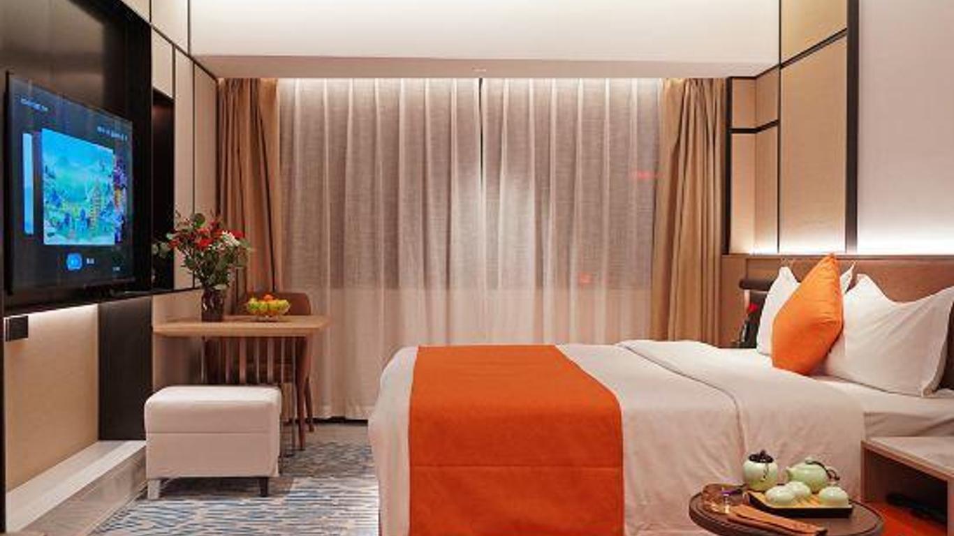 Zhaotong Purple Light Hotel