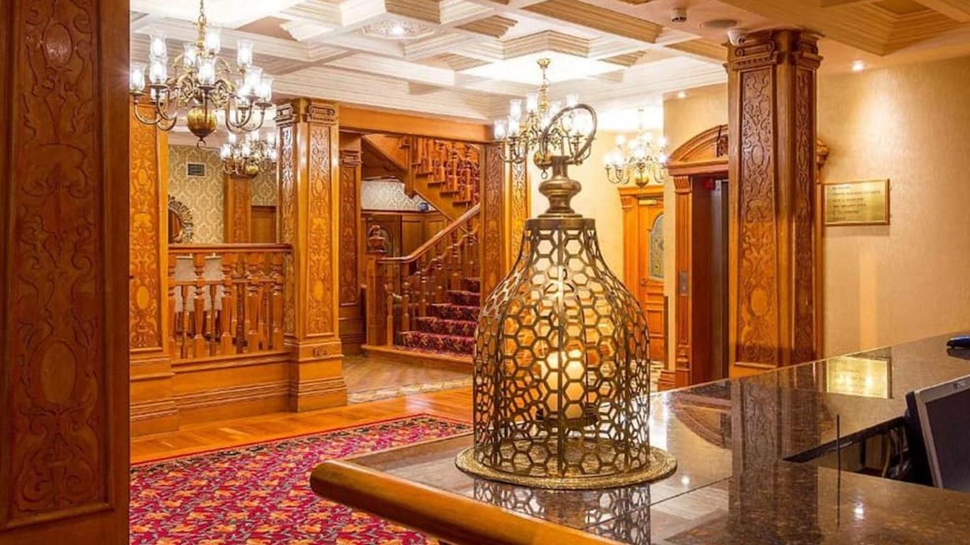 Lady Gregory Hotel