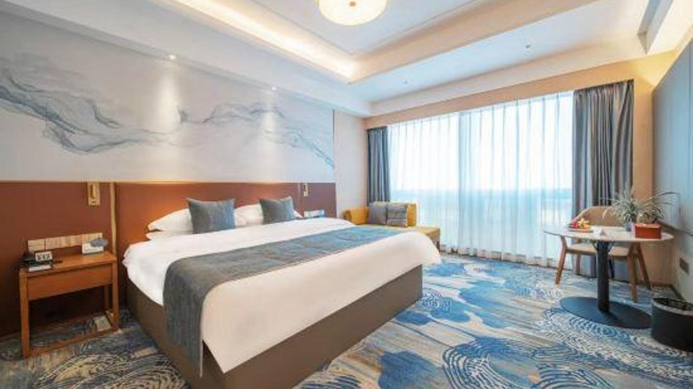 Zhucheng Huaxu Hotel (Dinosaur Park)