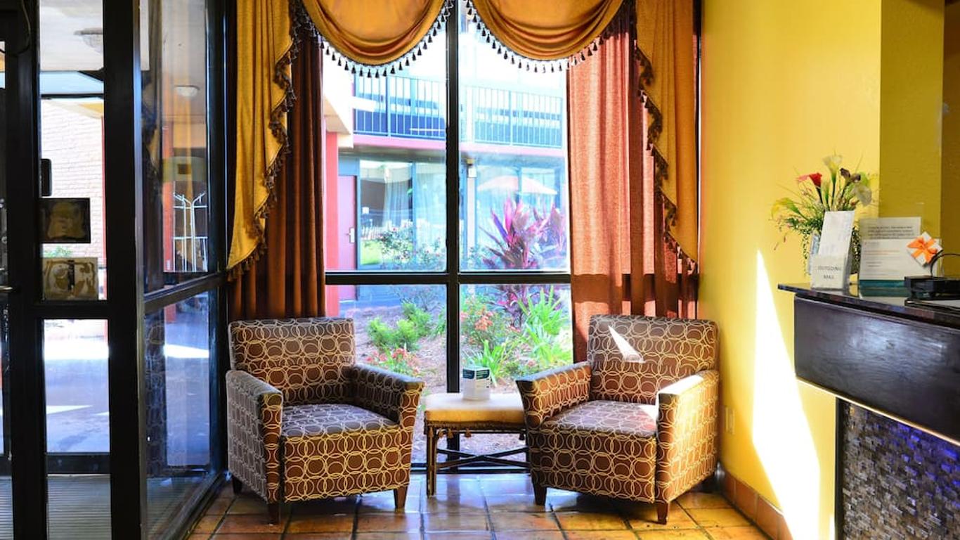 Quality Inn and Suites Gulf Breeze Bayside near Pensacola Beach