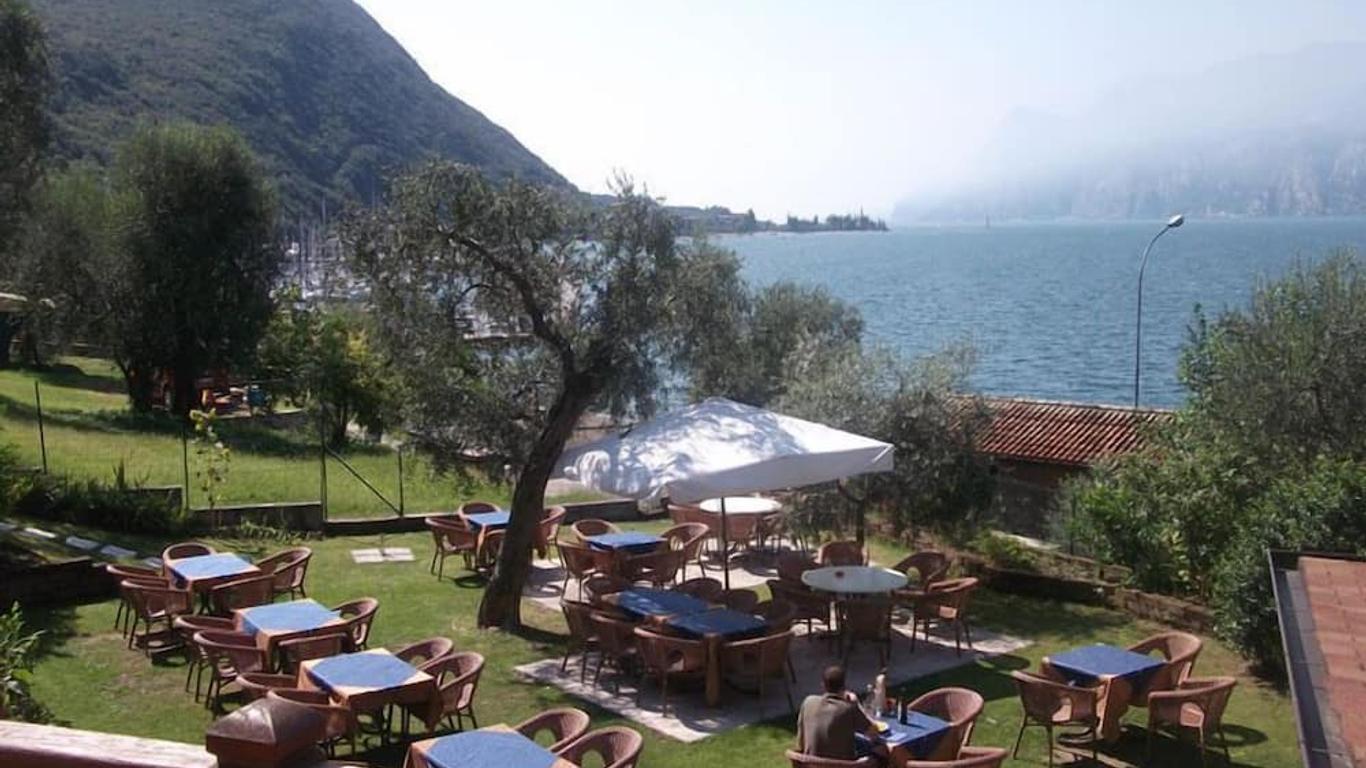 Albergo Navene