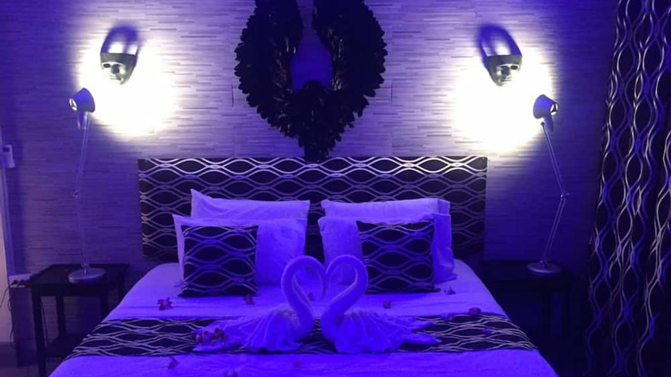 Fong Kaew And Baan Nang Fa Guesthouse