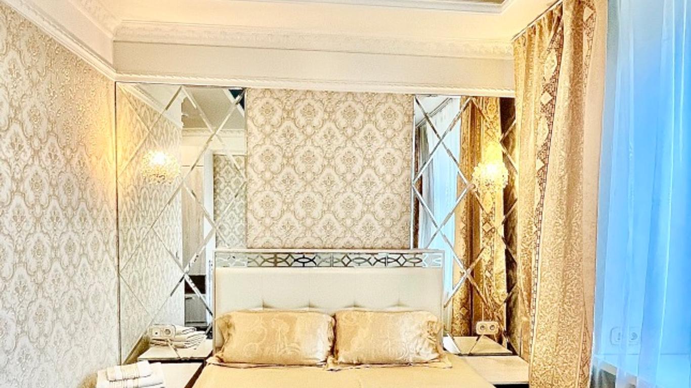 Golden Hotel