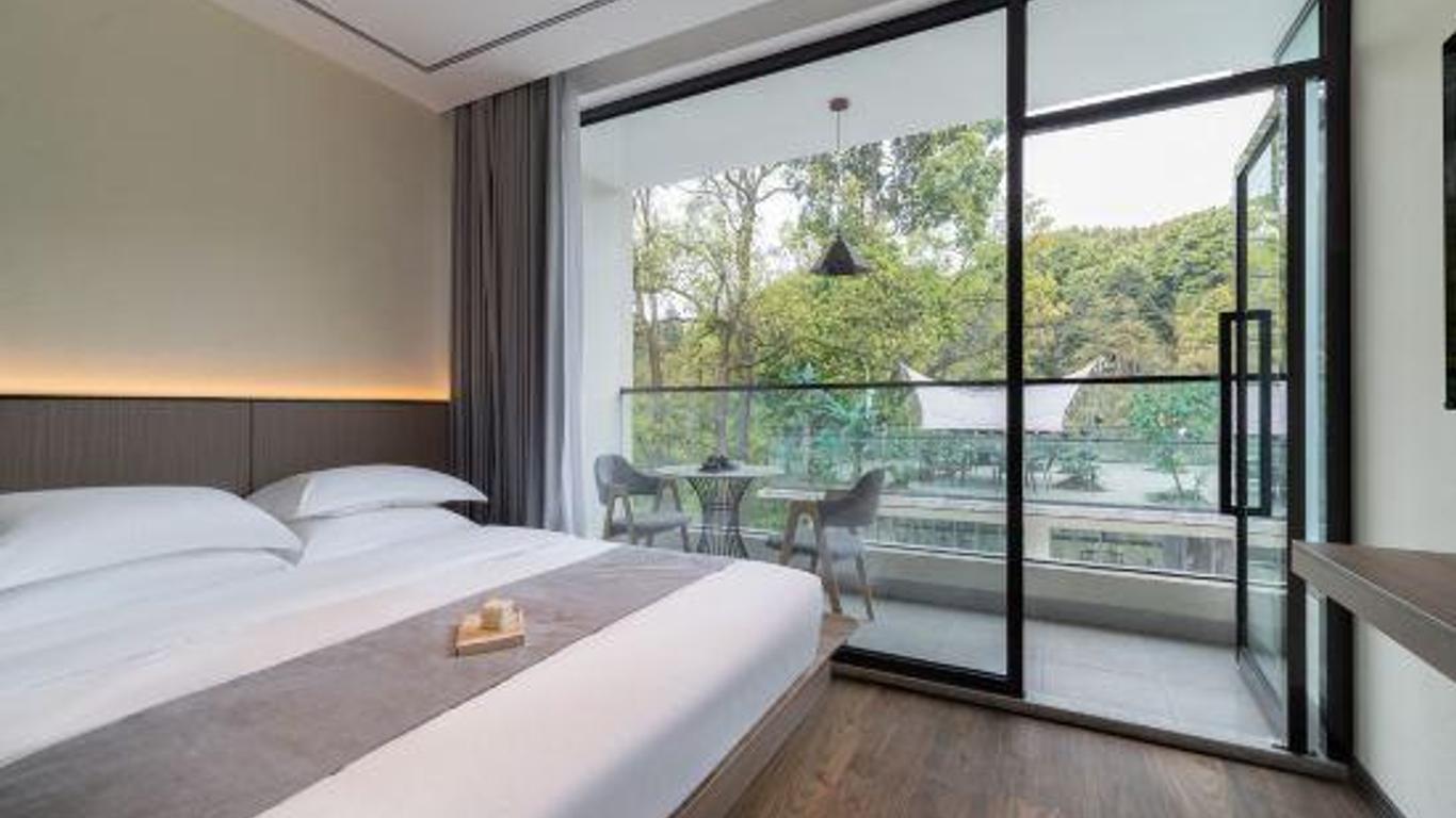 Qiannan Bamboo Sea Yanqi. Private Tang Homestay