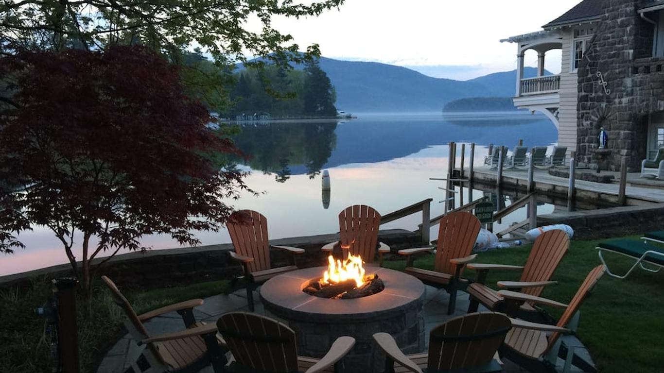 Lake George Boathouse Waterfront Lodging