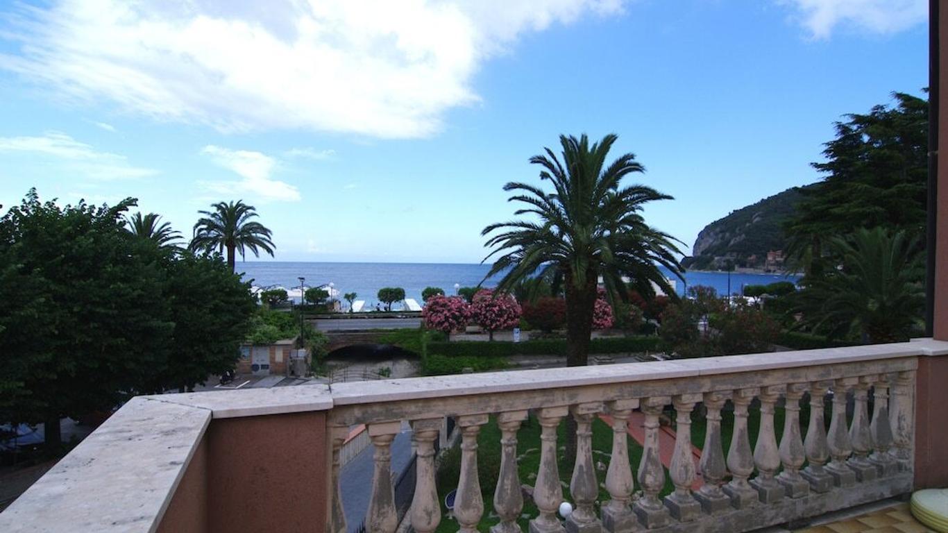 Residenza Madri Pie Noli