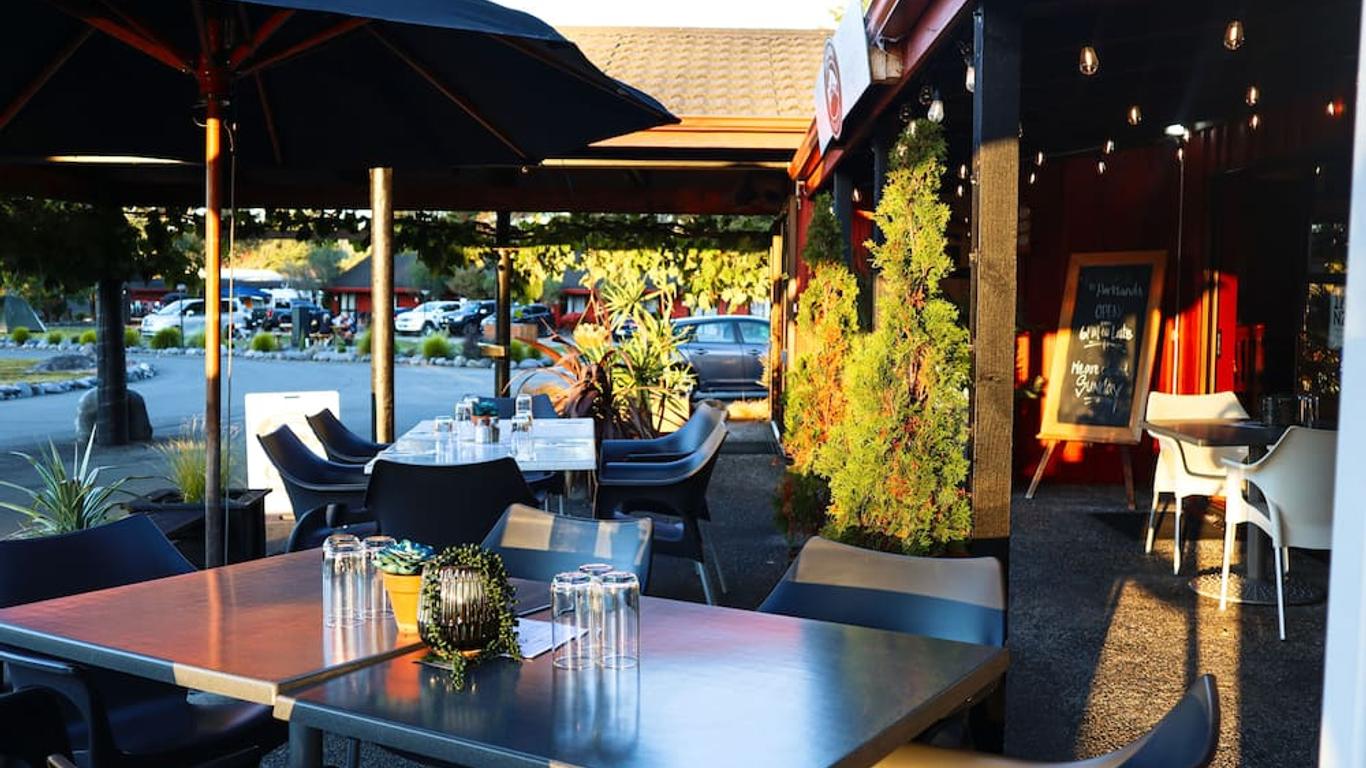 Parklands Motorlodge & Holiday Park
