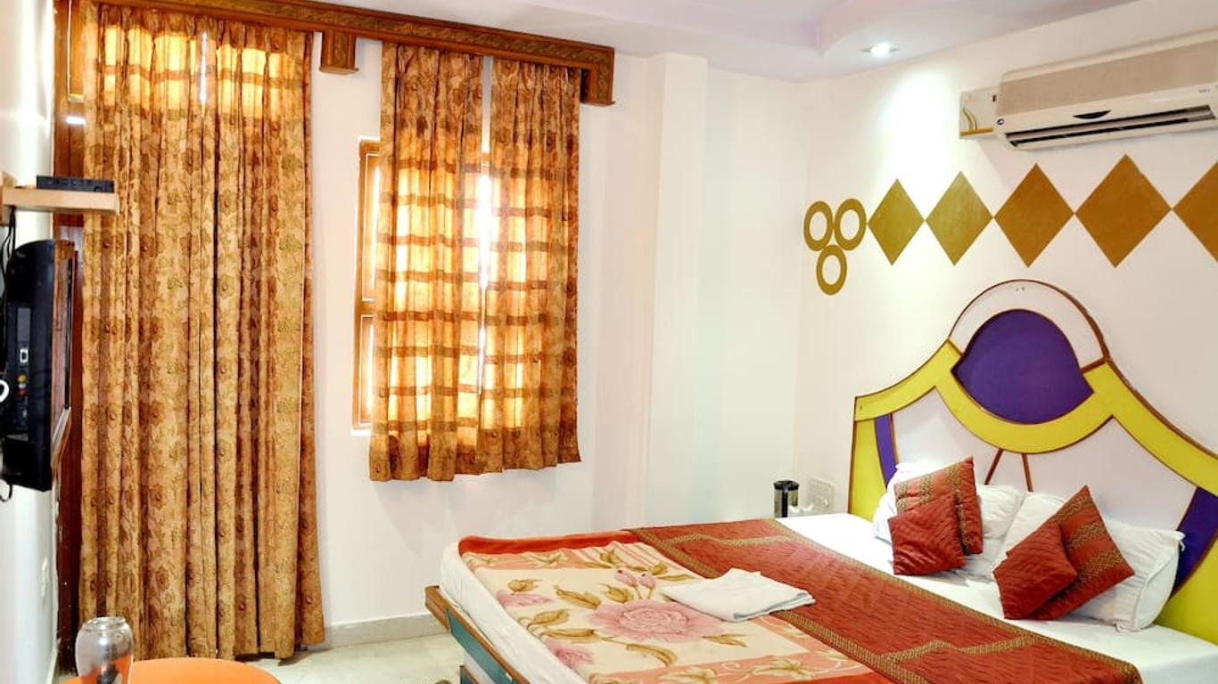 Anoop Hotel