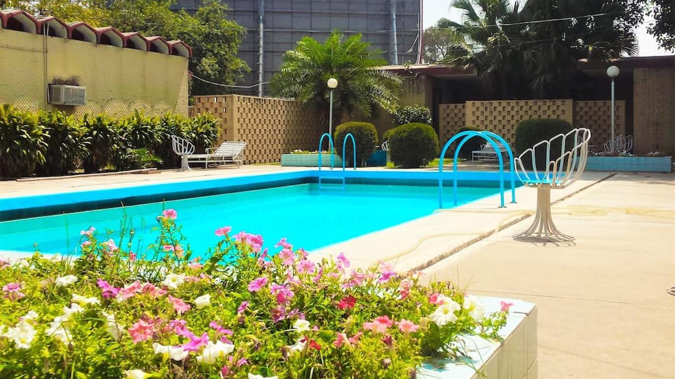Flashman's Hotel