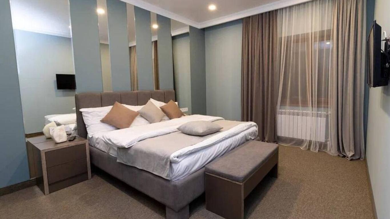Aragats Hotel