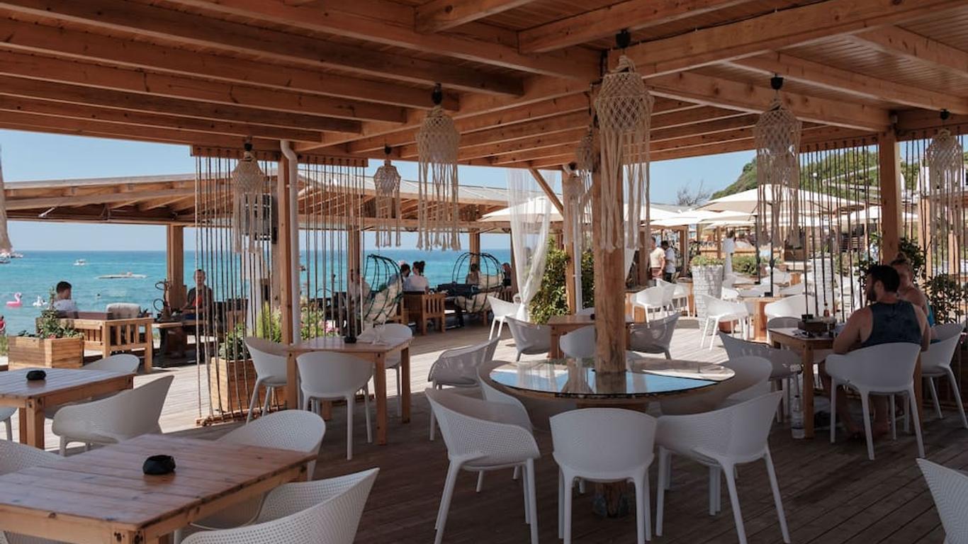 Del Mare Beach Hotel