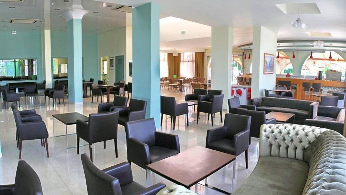 Silver Bay Hotel & Bungalows