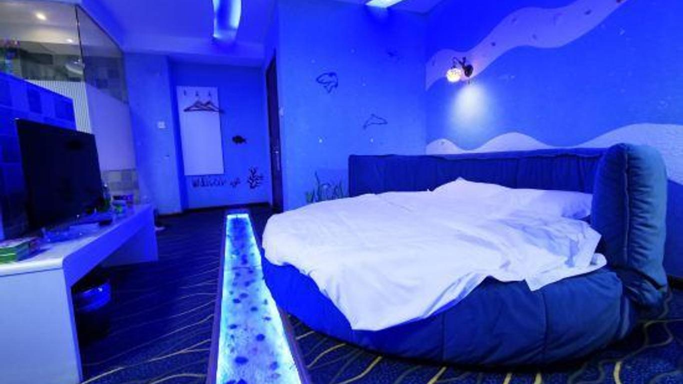 Waltz Hotel